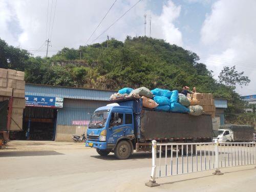 Tận thấy đường đi của hàng lậu “tuồn” từ Trung Quốc về Việt Nam