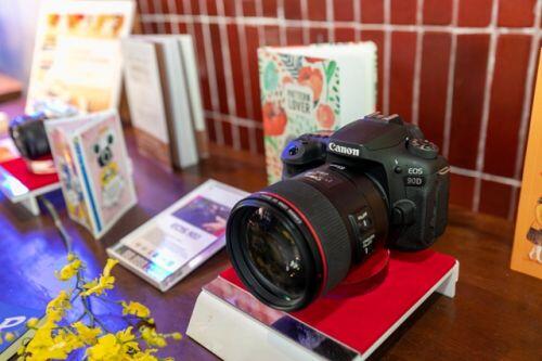 Canon ra mắt máy ảnh EOS 90D, EOS M6 Mark II chuyên chụp thể thao, quay Vlog