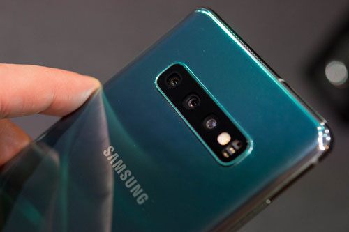Samsung Galaxy S10 Plus giảm giá 8 triệu đồng tại Việt Nam