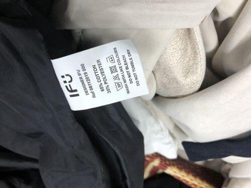 Hà Nội: Phát hiện 4 tấn quần áo đang được đổi nhãn thành "made in Việt Nam"
