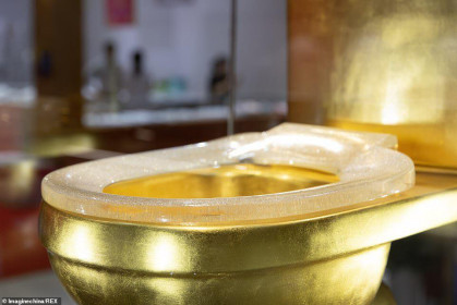Toilet vàng 1,3 triệu USD đính 41.000 viên kim cương gây xôn xao Trung Quốc