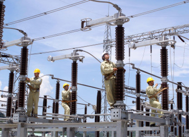 Vì sao Việt Nam gia tăng nhập khẩu điện của Lào và Trung Quốc?