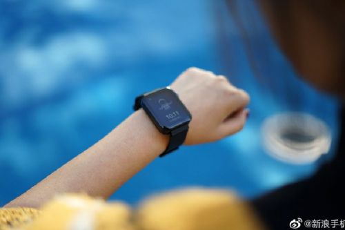 Cận cảnh Xiaomi Mi Watch: Bản sao giá rẻ của Apple Watch