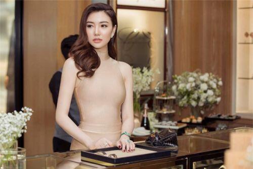 2 hoa hậu Việt lấy chồng tỷ phú hơn 18, 19 tuổi giờ ra sao?