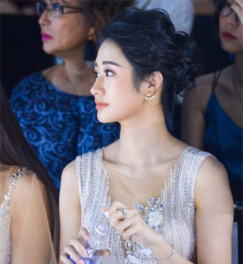 2 hoa hậu Việt lấy chồng tỷ phú hơn 18, 19 tuổi giờ ra sao?