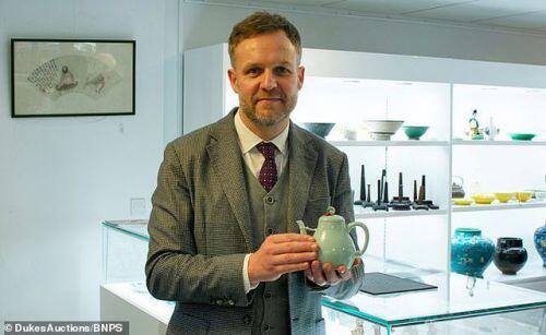 Ấm trà từ thế kỷ 18 có giá hơn 29 tỷ đồng gây kinh ngạc giới mua bán đồ cổ