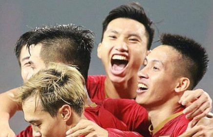 Chiếm ngôi đầu bảng, đội tuyển Việt Nam nhận thưởng nóng hơn 2 tỷ đồng