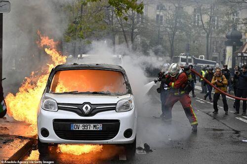 Toàn cảnh "kinh đô ánh sáng" Paris chìm trong hỗn loạn vì biểu tình