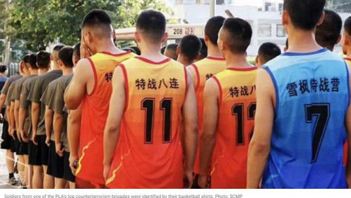 Lính Trung Quốc dọn dẹp đường phố Hồng Kông thuộc đơn vị chống khủng bố hàng đầu