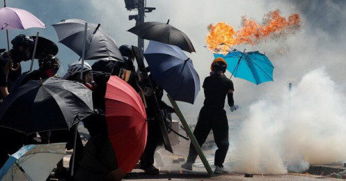 Cảnh sát Hồng Kông bắt đầu vào khu vực chiếm đóng cuối cùng của người biểu tình