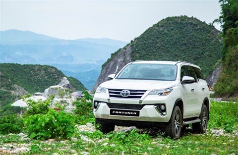 Toyota khuyến mại khủng cho khách hàng mua xe Fortuner và Innova