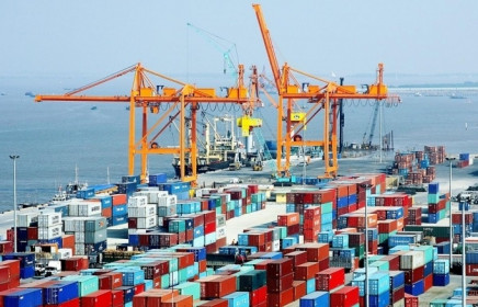 Kim ngạch hàng hóa xuất nhập khẩu đạt gần 430 tỷ USD