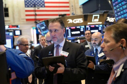 Đà sụt giảm của cổ phiếu Home Depot khiến Dow Jones rớt hơn 100 điểm