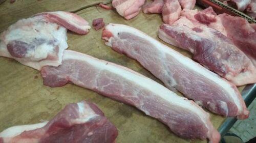 Giá thịt lợn tăng kỷ lục: Tiểu thương "khóc ròng" vì lỗ nặng, nhiều người nghỉ bán