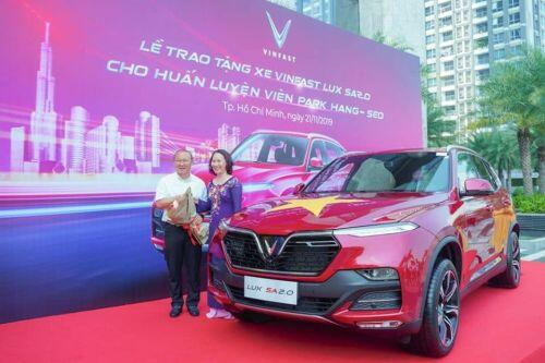 HLV Park Hang-seo được tặng bao nhiêu chiếc ô tô tại Việt Nam?