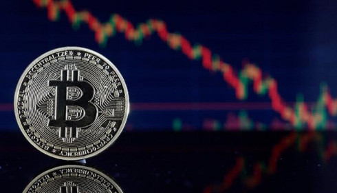 Giá Bitcoin xuống đáy 6 tháng