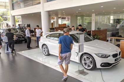 Giá xe BMW giảm “sốc” tới 300 triệu đồng nhân dịp Giáng sinh