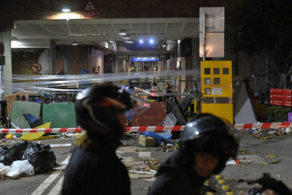 Cảnh sát rút khỏi Đại học Bách khoa Hồng Kông