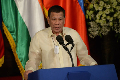 Nếu Trung Quốc đe doạ lưới điện Philippines, Tổng thống Duterte sẽ làm gì?