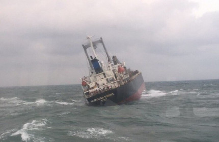 Tàu Thái Lan gặp nạn ở cảng Sơn Dương, 180 tấn dầu có dấu hiệu tràn ra biển