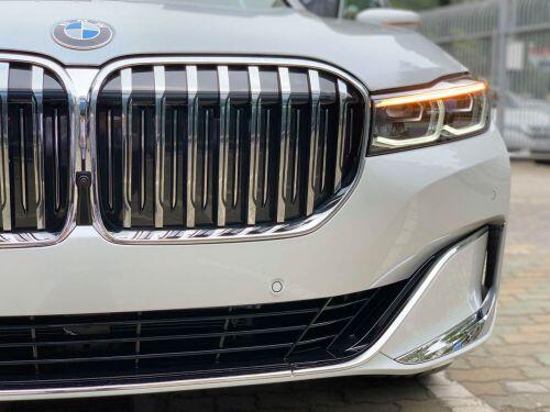 BMW 740Li 2020 giá 5,6 tỷ đồng có gì?
