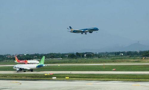 Giá vé máy bay Tết đang tăng rất nhanh, nhiều chuyến đã hết chỗ