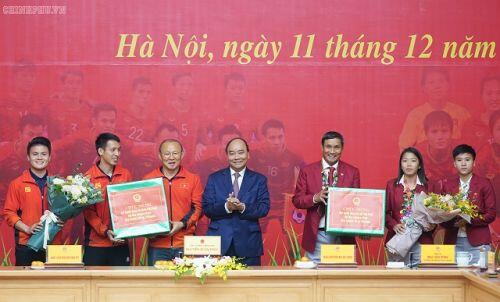 Thủ tướng "giải mã" kỳ tích của bóng đá Việt Nam, cảm ơn bầu Đức, bầu Hiển