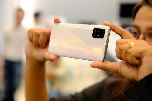Samsung ra mắt Galaxy A51, 3 camera, hỗ trợ chụp ảnh cận cảnh, giá 7,99 triệu đồng