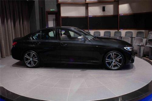 Vẻ đẹp tuyệt mỹ của BMW M340i 2020 màu sơn đen kim loại