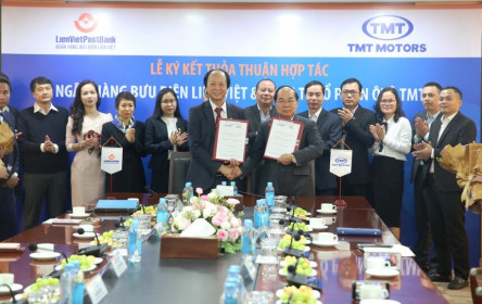 LienVietPostBank và CTCP Ô tô TMT ký kết thỏa thuận hợp tác