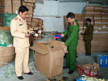 Cảnh sát phát hiện hơn 20 tấn hàng nhập lậu trên cao tốc Hà Nội - Lào Cai