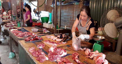 Thiếu cung, giá thịt lợn lên 300.000 đồng/kg, tiểu thương xoay xở tứ bề