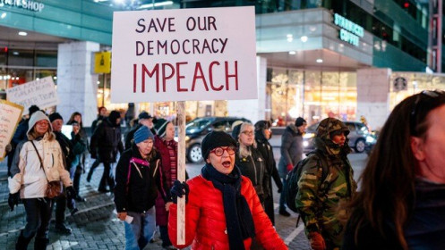 Hàng ngàn người dân Mỹ đổ xuống đường ủng hộ luận tội Tổng thống Trump