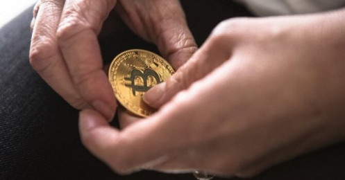Đà tăng bị “bẻ gãy”, Bitcoin rơi tự do
