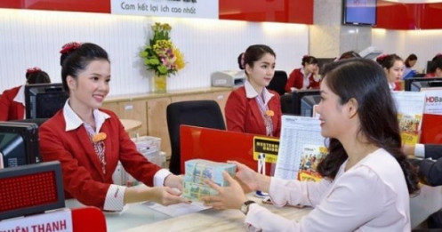 Lợi nhuận gần 1 tỷ USD, nhân viên Vietcombank sẽ được thưởng tết đậm?