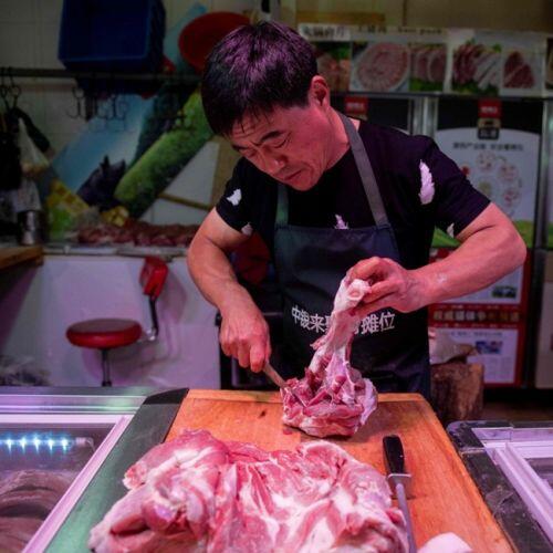 Thời buổi thịt lợn giá "cao ngất", ngân hàng dùng phần thưởng lạ đời khiến khách thích mê