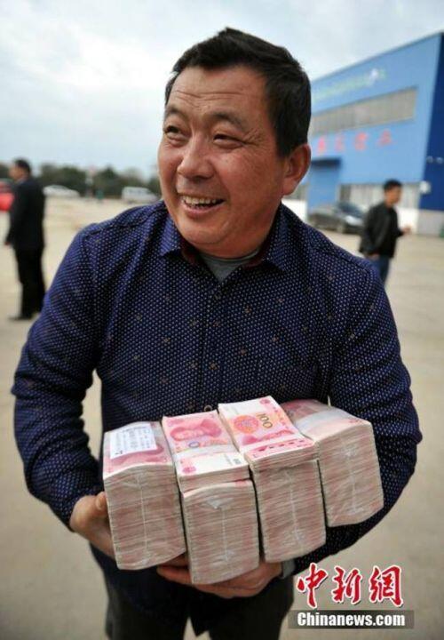 Cuối năm, dân làng xôn xao có thể được thưởng hơn 600 triệu/người
