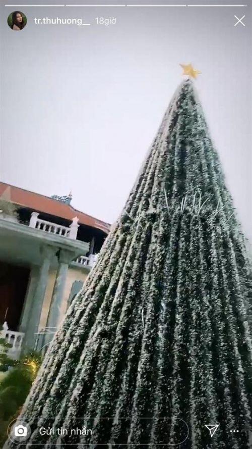 “Cô dâu 200 cây vàng” khoe trang hoàng nhà cửa dịp Giáng sinh