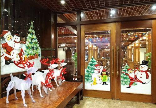 Vẽ ông già Noel trên kính: Nghệ thuật múa bút hái ra tiền