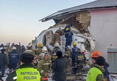 [Video] Rơi máy bay ở Kazakhstan: 16 người tử vong và 66 người bị thương