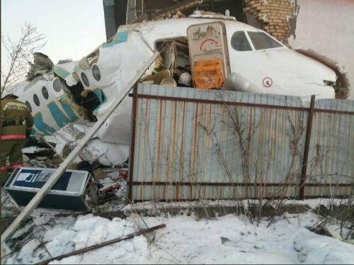Máy bay chở 100 người rơi tại Kazakhstan