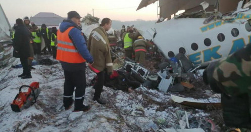 Máy bay chở 100 người rơi tại Kazakhstan