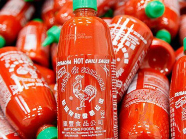 Vì sao tương ớt Sriracha của triệu phú gốc Việt bị thu hồi?