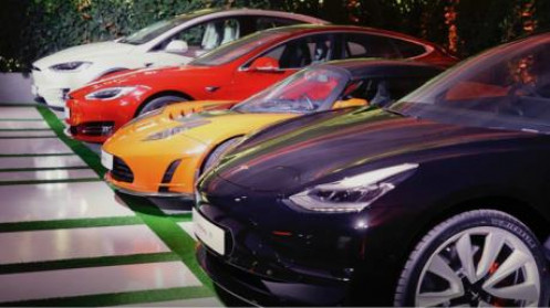 Tesla bàn giao những xe điện đầu tiên sản xuất tại Trung Quốc