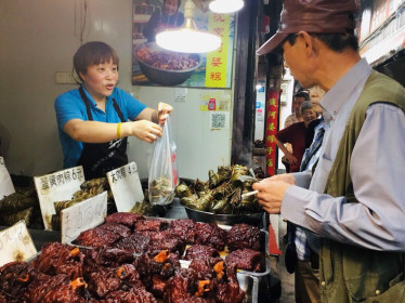 Trung Quốc khui thêm kho thịt đông lạnh dự trữ, tăng 'siết' heo theo đường tiểu ngạch