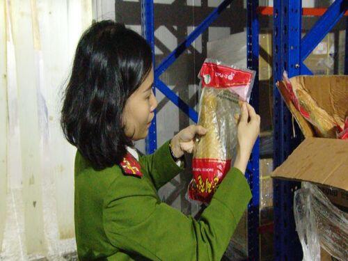10 tấn đùi gà Hàn Quốc đã hết hạn sử dụng gần 1 năm bị phát hiện, thu giữ