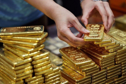 Giá vàng thế giới liên tiếp tăng cao, vọt xa mốc 1.500 USD/ounce