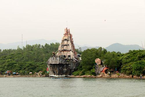 Gia tộc tỷ phú họ Trần và hai thương vụ thâu tóm đất vàng kín tiếng ở Nha Trang