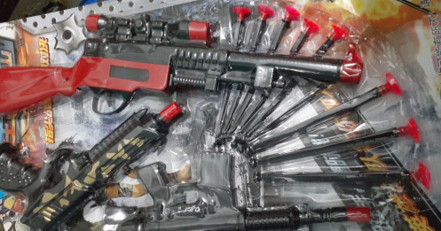 Quảng Bình: Bắt giữ xe container chở hàng chục ngàn khẩu súng đồ chơi thuộc danh mục cấm
