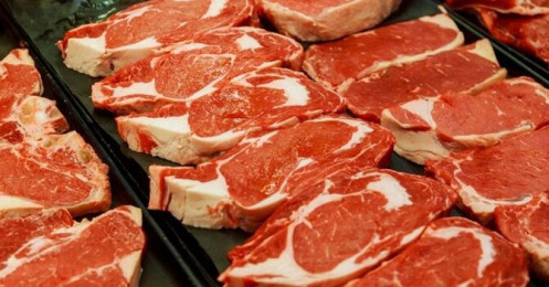 Giá thịt lợn nội địa cao gấp ba hàng nhập